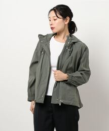 軽いマウンテンパーカー