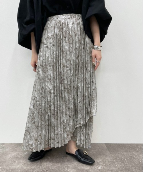 apres jour mignon(アプレジュールミニョン)の「デザインプリーツスカート【ZOZOTOWN限定アイテム】(スカート・レディース・ブラック/ベージュ/ダークパープル/ブルー系その他・X-LARGE/フリー)」の3枚目の写真