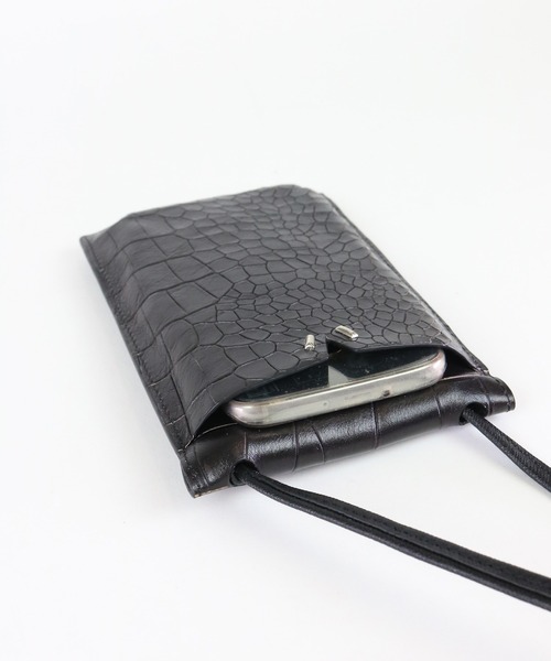 atneK（アトネック）の「【atneK】クロコスタッズスマホショルダー（ショルダーバッグ・レディース・ブラック・FREE）」の7枚目の写真