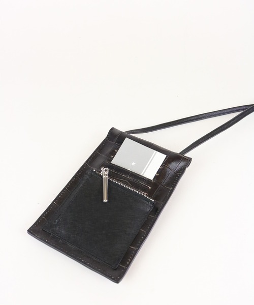 atneK（アトネック）の「【atneK】クロコスタッズスマホショルダー（ショルダーバッグ・レディース・ブラック・FREE）」の2枚目の写真