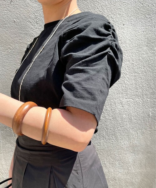 Omekashi（オメカシ）の「シャーリングパフTシャツ（Tシャツ/カットソー・レディース・オフホワイト/ブラック/ホワイト/ライム/ネイビー/ベージュ・FREE）」の3枚目の写真