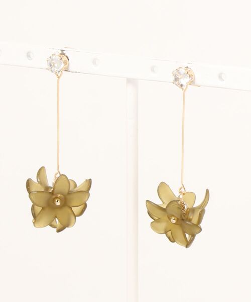 natural couture(ナチュラルクチュール)の「揺れるフラワーピアス(ピアス(両耳用)・レディース・ブラウン/カーキ/アイボリー・FREE)」の3枚目の写真