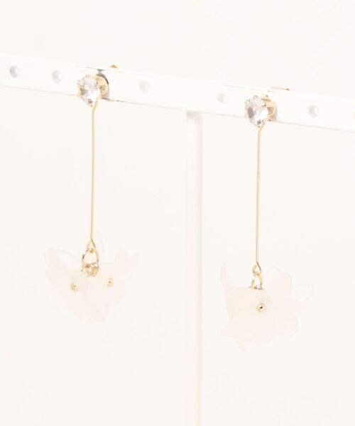 natural couture(ナチュラルクチュール)の「揺れるフラワーピアス(ピアス(両耳用)・レディース・ブラウン/カーキ/アイボリー・FREE)」の2枚目の写真