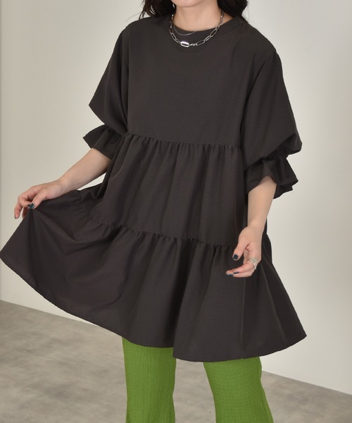 w closet（ダブルクローゼット）の「パフスリーブ2WAYティアードチュニック（チュニック・レディース・パープル/オフホワイト/グリーン系その他/スミクロ・FREE）」の3枚目の写真