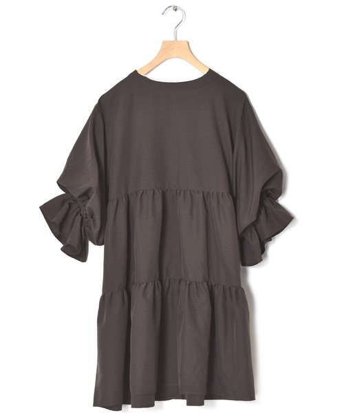 w closet（ダブルクローゼット）の「パフスリーブ2WAYティアードチュニック（チュニック・レディース・パープル/オフホワイト/グリーン系その他/スミクロ・FREE）」の5枚目の写真