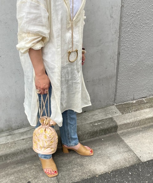 Doux archives(ドゥアルシーヴ)の「刺繍巾着バッグ(ハンドバッグ・レディース・ベージュ/ブラウン・FREE)」の9枚目の写真