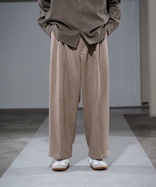 CASPER JOHN（キャスパージョン）の「Heavy Suede Tapered Wide Slacks/ヘビースウェードテーパードワイドスラックス（スラックス・メンズ・ブラック/グレイッシュベージュ・SMALL/MEDIUM/LARGE）」の9枚目の写真