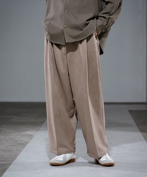 CASPER JOHN（キャスパージョン）の「Heavy Suede Tapered Wide Slacks/ヘビースウェードテーパードワイドスラックス（スラックス・メンズ・ブラック/グレイッシュベージュ・SMALL/MEDIUM/LARGE）」の12枚目の写真