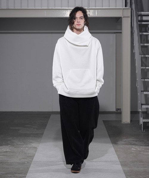 CASPER JOHN（キャスパージョン）の「Heavy Suede Tapered Wide Slacks/ヘビースウェードテーパードワイドスラックス（スラックス・メンズ・ブラック/グレイッシュベージュ・SMALL/MEDIUM/LARGE）」の3枚目の写真