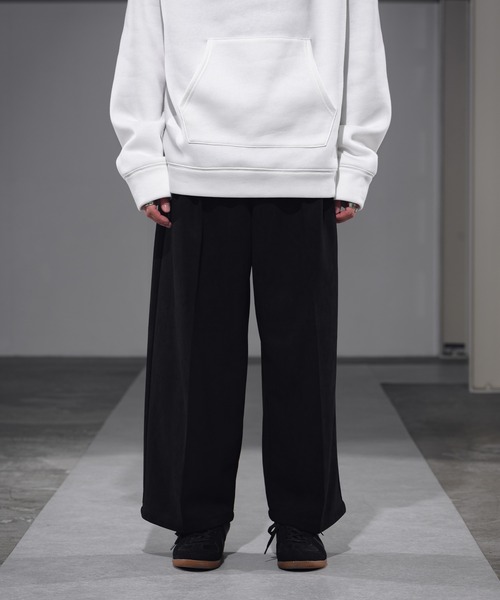 CASPER JOHN（キャスパージョン）の「Heavy Suede Tapered Wide Slacks/ヘビースウェードテーパードワイドスラックス（スラックス・メンズ・ブラック/グレイッシュベージュ・SMALL/MEDIUM/LARGE）」の4枚目の写真