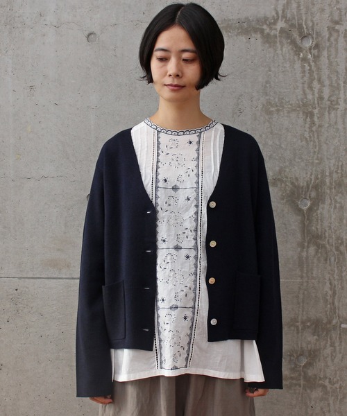 aimer le mieux（エメルミュー）の「aimer ミラノリブ　Vネックカーディガン（カーディガン/ボレロ・レディース・ダークネイビー/キナリ/レッド・FREE）」の4枚目の写真