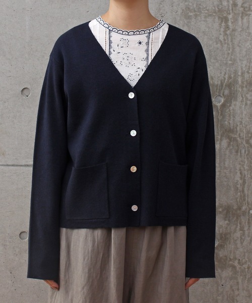 aimer le mieux（エメルミュー）の「aimer ミラノリブ　Vネックカーディガン（カーディガン/ボレロ・レディース・ダークネイビー/キナリ/レッド・FREE）」の15枚目の写真
