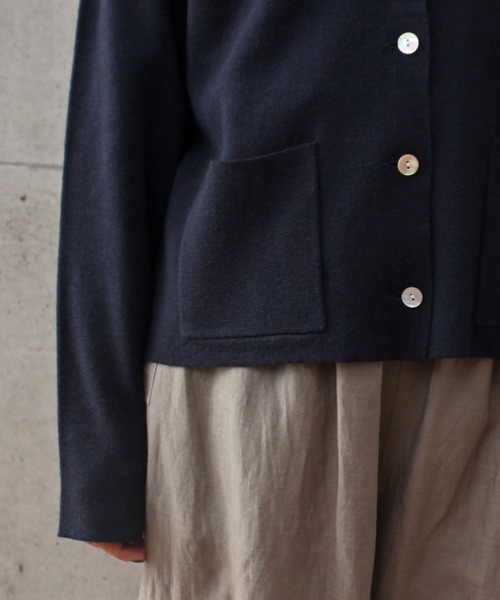 aimer le mieux（エメルミュー）の「aimer ミラノリブ　Vネックカーディガン（カーディガン/ボレロ・レディース・ダークネイビー/キナリ/レッド・FREE）」の19枚目の写真