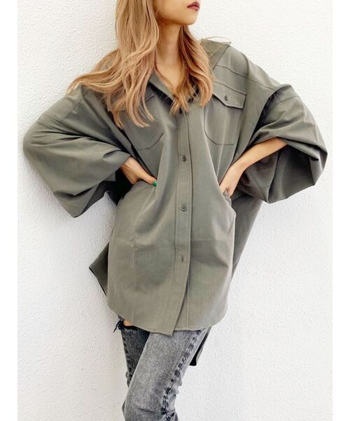 GYDA（ジェイダ）の「オーバーサイズシャツ（シャツ/ブラウス・レディース・オフホワイト/カーキ・FREE）」の15枚目の写真