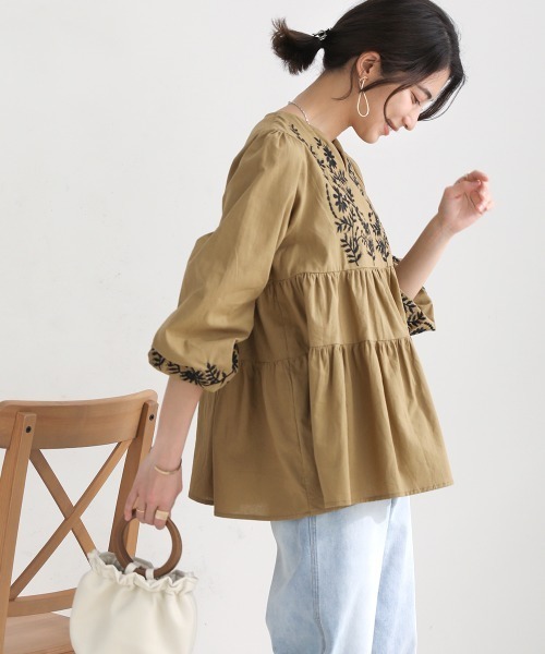 Bou Jeloud（ブージュルード）の「配色刺繍ティアードブラウス（シャツ/ブラウス・レディース・カーキ/ブラック・38）」の16枚目の写真