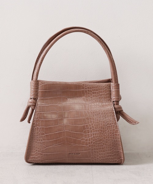 one after another NICE CLAUP（ワンアフターアナザーナイスクラップ）の「使いまわしバツグン！２Way台形コンパクトショルダーバッグ（ショルダーバッグ・レディース・ダークブラウン/アイボリー/モカ・FREE）」の3枚目の写真