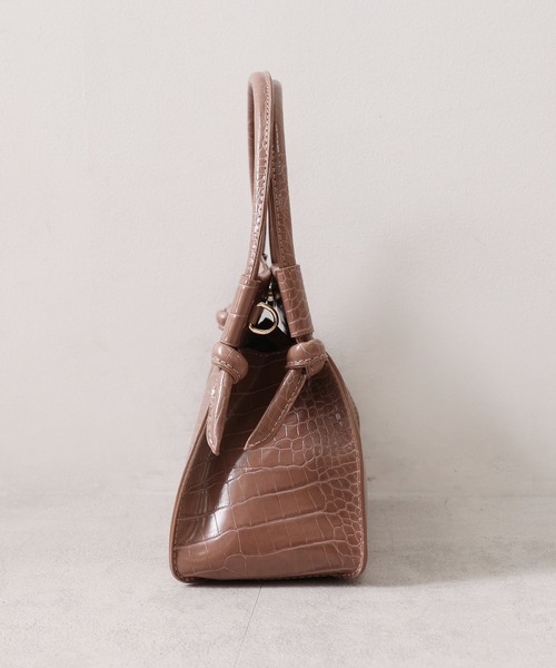 one after another NICE CLAUP（ワンアフターアナザーナイスクラップ）の「使いまわしバツグン！２Way台形コンパクトショルダーバッグ（ショルダーバッグ・レディース・ダークブラウン/アイボリー/モカ・FREE）」の8枚目の写真