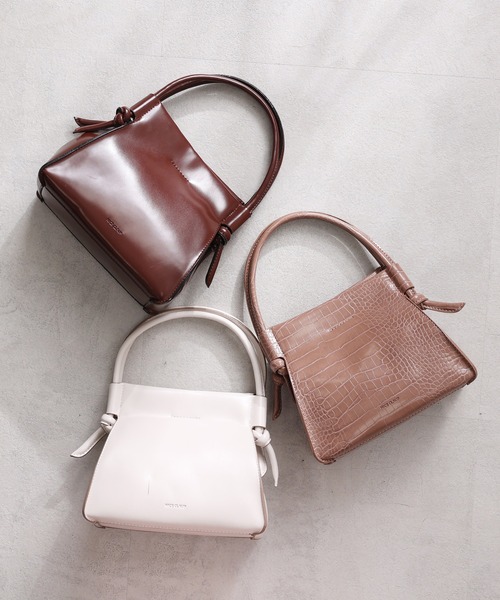 one after another NICE CLAUP（ワンアフターアナザーナイスクラップ）の「使いまわしバツグン！２Way台形コンパクトショルダーバッグ（ショルダーバッグ・レディース・ダークブラウン/アイボリー/モカ・FREE）」の19枚目の写真