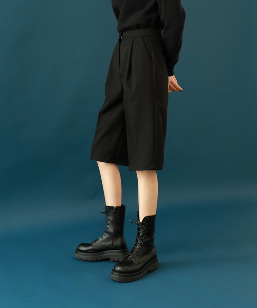 by muni:r（バイ ムニール）の「ハーフ バミューダ ハイウエスト スラックス（スラックス・レディース・ブラック/ブラウン/グレー・SMALL/MEDIUM）」の5枚目の写真