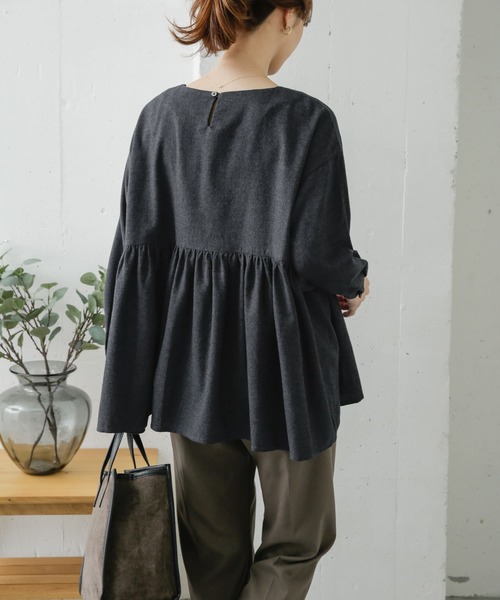 URBAN RESEARCH DOORS(アーバンリサーチドアーズ)の「コットン切替ギャザーブラウス(シャツ/ブラウス・レディース・チャコールグレー/ナチュラル・ONE)」の12枚目の写真
