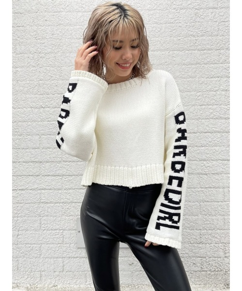 EGOIST(エゴイスト)の「スリーブメッセージニットトップス(ニット/セーター・レディース・ホワイト/ブラック/オレンジ・FREE)」の4枚目の写真