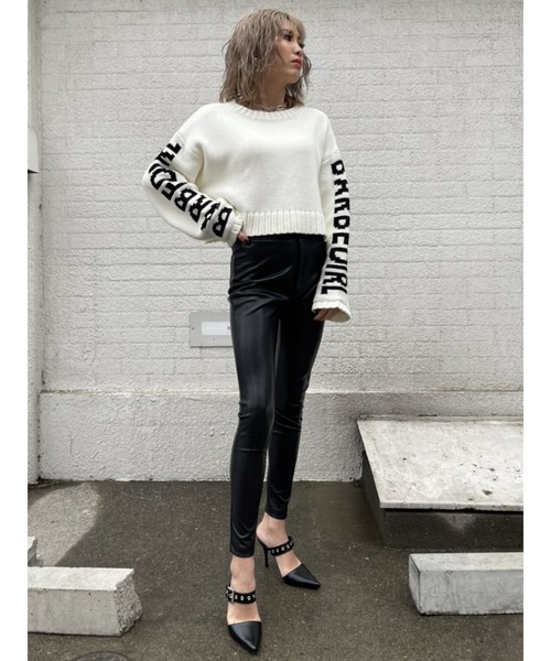 EGOIST(エゴイスト)の「スリーブメッセージニットトップス(ニット/セーター・レディース・ホワイト/ブラック/オレンジ・FREE)」の5枚目の写真