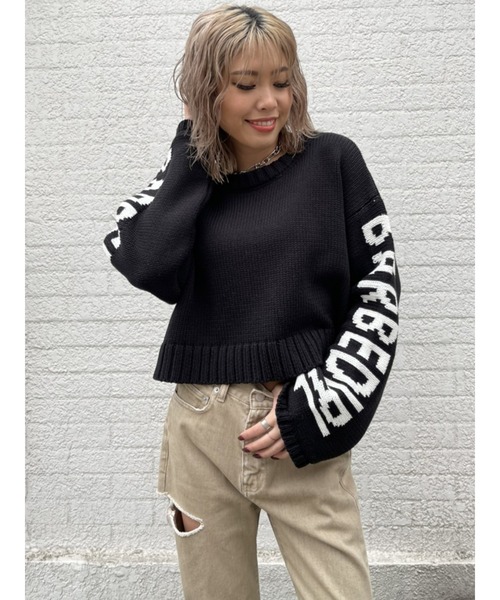 EGOIST(エゴイスト)の「スリーブメッセージニットトップス(ニット/セーター・レディース・ホワイト/ブラック/オレンジ・FREE)」の9枚目の写真