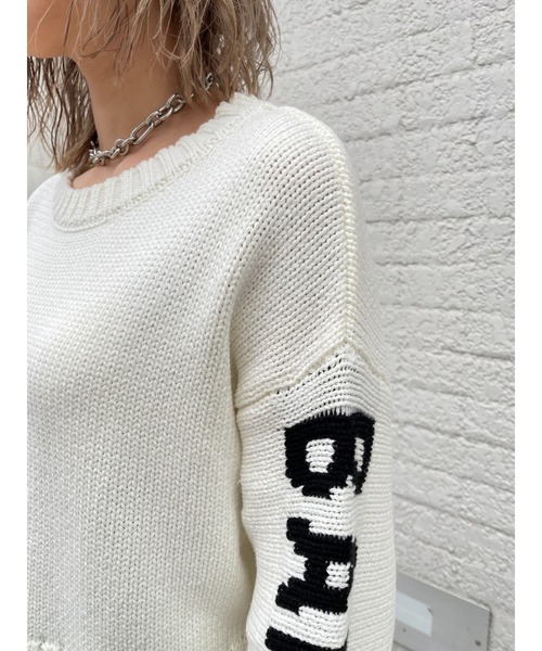 EGOIST(エゴイスト)の「スリーブメッセージニットトップス(ニット/セーター・レディース・ホワイト/ブラック/オレンジ・FREE)」の18枚目の写真