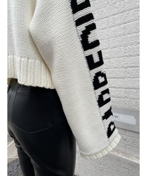 EGOIST(エゴイスト)の「スリーブメッセージニットトップス(ニット/セーター・レディース・ホワイト/ブラック/オレンジ・FREE)」の20枚目の写真