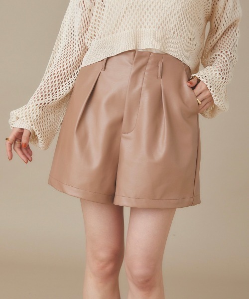 moi tytto（モイテュット）の「フェイクレザーショートパンツ（その他パンツ・レディース・ベージュ/モカ・FREE）」の3枚目の写真