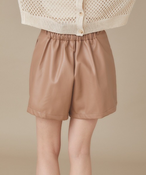 moi tytto（モイテュット）の「フェイクレザーショートパンツ（その他パンツ・レディース・ベージュ/モカ・FREE）」の4枚目の写真