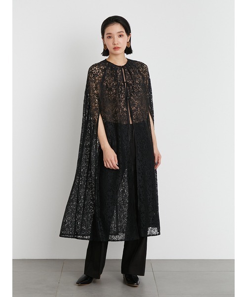 LILY BROWN(リリーブラウン)の「レースケープガウン(ポンチョ・レディース・ブラック/オフホワイト・FREE)」の2枚目の写真