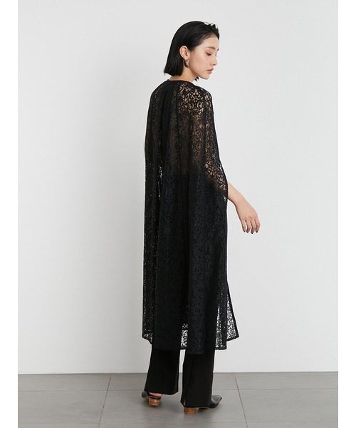 LILY BROWN(リリーブラウン)の「レースケープガウン(ポンチョ・レディース・ブラック/オフホワイト・FREE)」の3枚目の写真