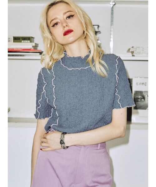 jouetie（ジュエティ）の「ハーフスリーブハイネックメロートップス【しぼしぼ】（Tシャツ/カットソー・レディース・オフホワイト/ブラック/ブルー/グリーン・MEDIUM）」の4枚目の写真