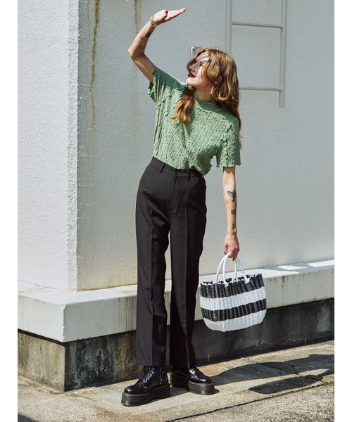 jouetie（ジュエティ）の「ハーフスリーブハイネックメロートップス【しぼしぼ】（Tシャツ/カットソー・レディース・オフホワイト/ブラック/ブルー/グリーン・MEDIUM）」の5枚目の写真