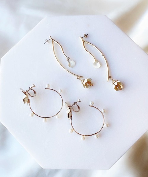 felice(フェリーチェ)の「【felice】フラワークラウンピアス(ピアス(両耳用)・レディース・ゴールド・FREE)」の5枚目の写真