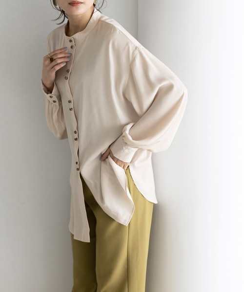 GeeRA(ジーラ)の「バンドカラーダブルボタンチュニックシャツ(シャツ/ブラウス・レディース・グリーン/アイボリー・MEDIUM/LARGE)」の2枚目の写真