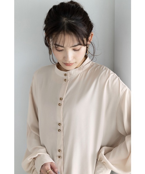 GeeRA(ジーラ)の「バンドカラーダブルボタンチュニックシャツ(シャツ/ブラウス・レディース・グリーン/アイボリー・MEDIUM/LARGE)」の4枚目の写真