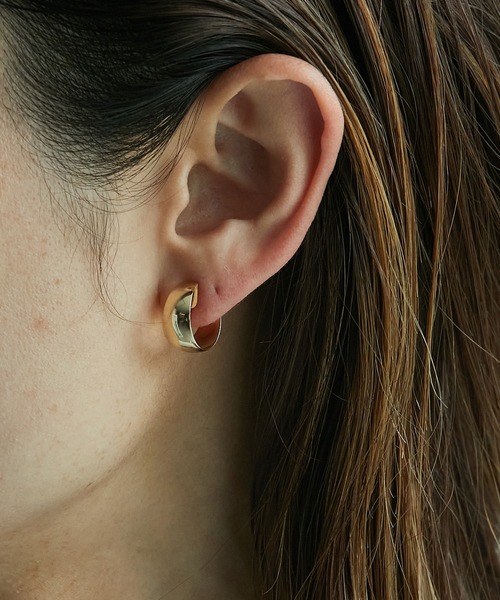 ROPE'（ロペ）の「【R（ロペ アール）】 K10 ワイドツキコウイヤリング（イヤリング・レディース・ゴールド・FREE）」の3枚目の写真