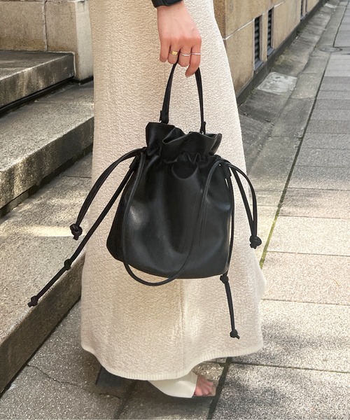 Chez toi（シェトワ）の「巾着ショルダーBAG（ショルダーバッグ・レディース・ブラック/ブルー/ボルドー/モカ・00）」の2枚目の写真