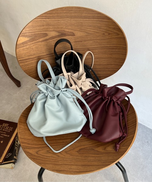 Chez toi（シェトワ）の「巾着ショルダーBAG（ショルダーバッグ・レディース・ブラック/ブルー/ボルドー/モカ・00）」の5枚目の写真