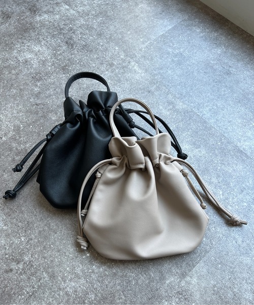 Chez toi（シェトワ）の「巾着ショルダーBAG（ショルダーバッグ・レディース・ブラック/ブルー/ボルドー/モカ・00）」の7枚目の写真