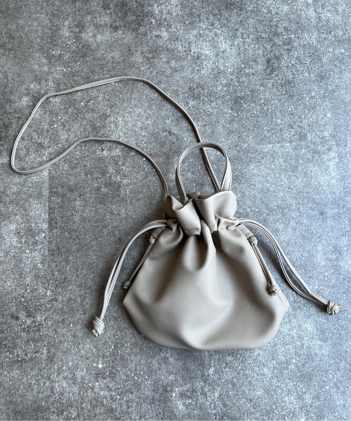 Chez toi（シェトワ）の「巾着ショルダーBAG（ショルダーバッグ・レディース・ブラック/ブルー/ボルドー/モカ・00）」の11枚目の写真