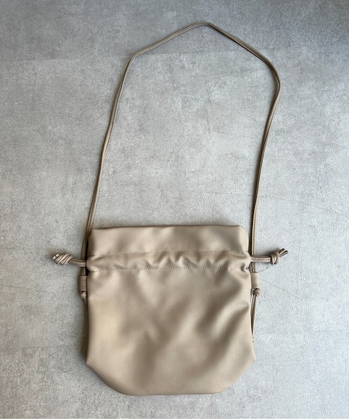 Chez toi（シェトワ）の「巾着ショルダーBAG（ショルダーバッグ・レディース・ブラック/ブルー/ボルドー/モカ・00）」の12枚目の写真