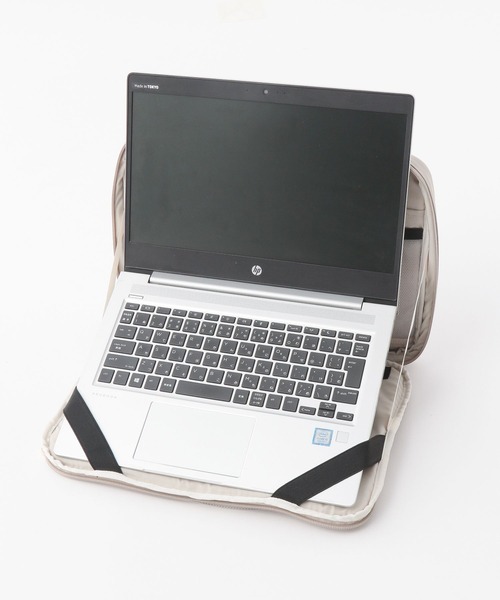 A part by(アパートバイ)の「WEB限定【Apbロゴ】キルティングPCバッグ 123254(PC・タブレットケース・レディース・ブラック/ベージュ/グレー系その他6/ベージュ系その他/チャコールグレー/ライトベージュ・FREE)」の13枚目の写真