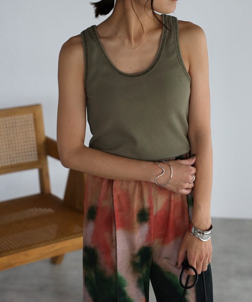 mi via loca（ミヴィアロカ）の「配色ステッチタンクトップ（タンクトップ・レディース・ホワイト/ブラック/ブラウン/カーキ/モカ・FREE）」の5枚目の写真