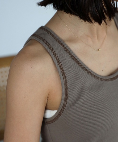 mi via loca（ミヴィアロカ）の「配色ステッチタンクトップ（タンクトップ・レディース・ホワイト/ブラック/ブラウン/カーキ/モカ・FREE）」の8枚目の写真