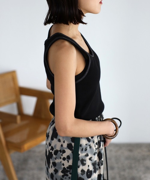 mi via loca（ミヴィアロカ）の「配色ステッチタンクトップ（タンクトップ・レディース・ホワイト/ブラック/ブラウン/カーキ/モカ・FREE）」の12枚目の写真