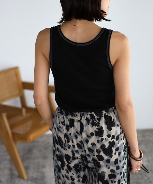 mi via loca（ミヴィアロカ）の「配色ステッチタンクトップ（タンクトップ・レディース・ホワイト/ブラック/ブラウン/カーキ/モカ・FREE）」の16枚目の写真