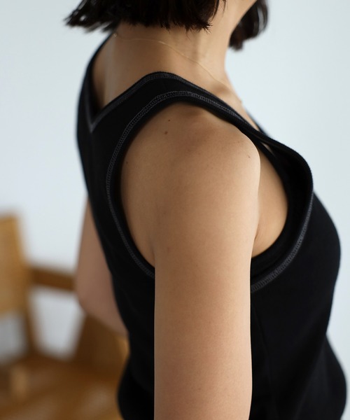 mi via loca（ミヴィアロカ）の「配色ステッチタンクトップ（タンクトップ・レディース・ホワイト/ブラック/ブラウン/カーキ/モカ・FREE）」の15枚目の写真